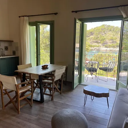 Beachfront Apartment, Center Village, 20m - Near Myrtos - Fiskardo * אסוס