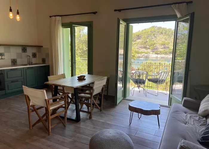 Beachfront Apartment, Center Village, 20m - Near Myrtos - Fiskardo * אסוס