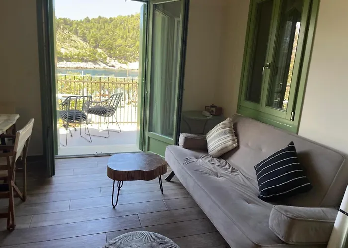 Beachfront Apartment, Center Village, 20m - Near Myrtos - Fiskardo דירה