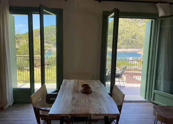 Beachfront Apartment, Center Village, 20m - Near Myrtos - Fiskardo דירה