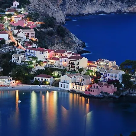 Beachfront Apartment, Center Village, 20m - Near Myrtos - Fiskardo アパート *