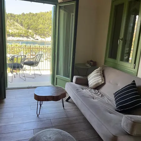 Beachfront Apartment, Center Village, 20m - Near Myrtos - Fiskardo Apartmán