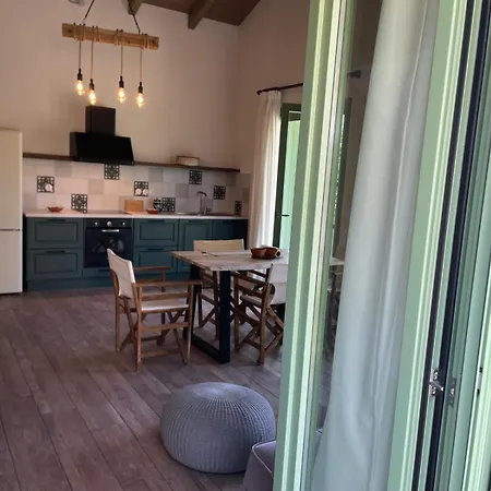 Beachfront Apartment, Center Village, 20m - Near Myrtos - Fiskardo アパート *