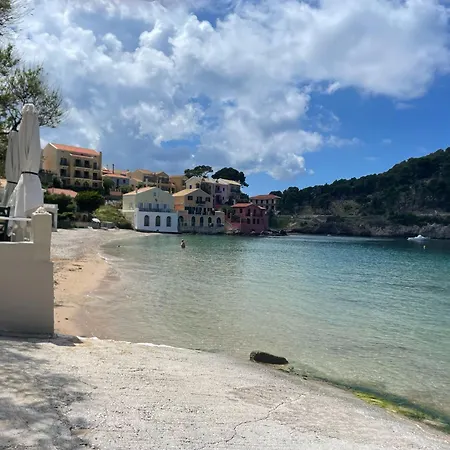 Beachfront Apartment, Center Village, 20m - Near Myrtos - Fiskardo 公寓 *